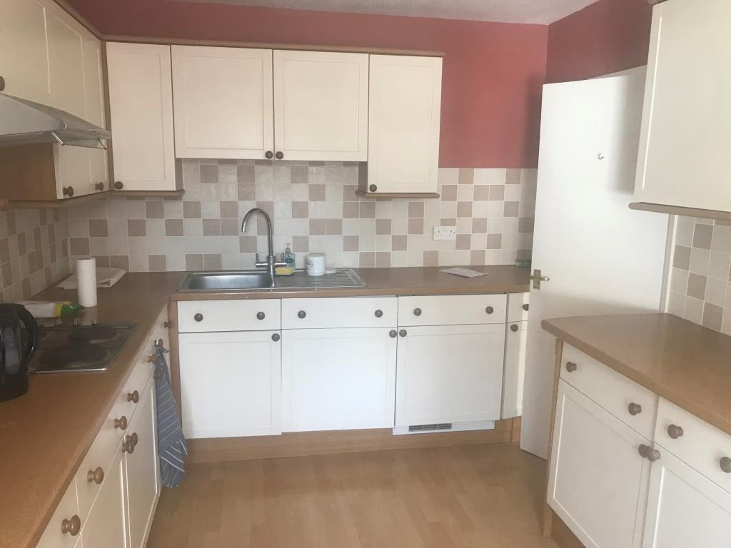Lot: 63 - FLAT WITH GARAGE IN OLD PORTSMOUTH -